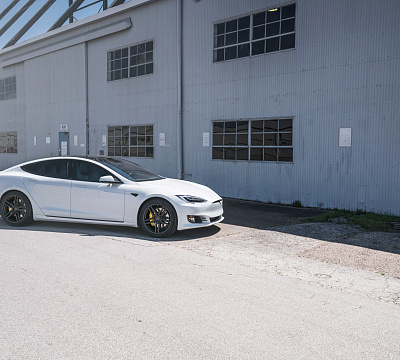 Фото дисков Vossen HF-1 на Tesla Model S