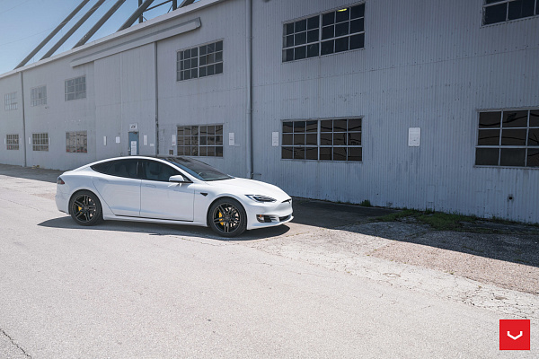 Фото дисков Vossen HF-1 Черный глянец на Tesla Model S