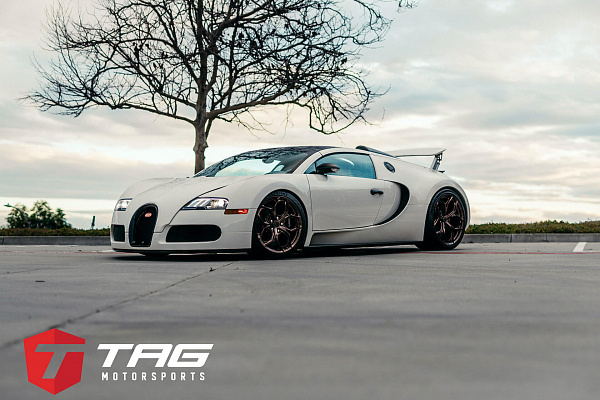 Фото дисков HRE P111SC Глянцевая бронза на Bugatti Veyron