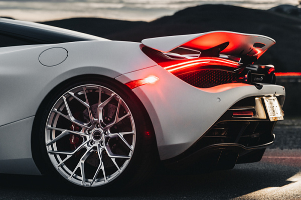 Фото дисков Brixton Forged PF10 Сатиновый лак на McLaren 720S