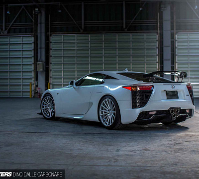 Фото дисков Vossen VFS-2 на Lexus LFA