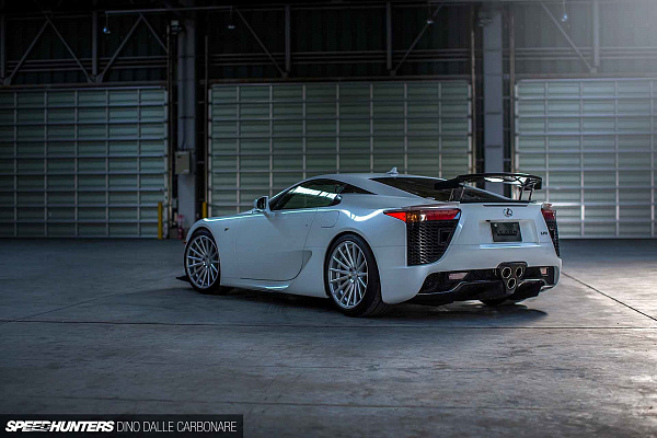 Фото дисков Vossen VFS-2 Серебро на Lexus LFA