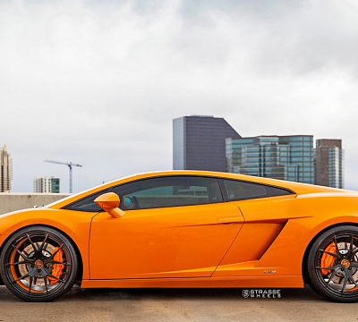 Фото дисков Strasse Wheels SM5R Deep Concave Monoblock на Lamborghini Gallardo