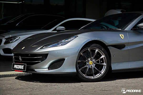 Фото дисков HRE P204 Глянцевый темный лак на Ferrari Portofino