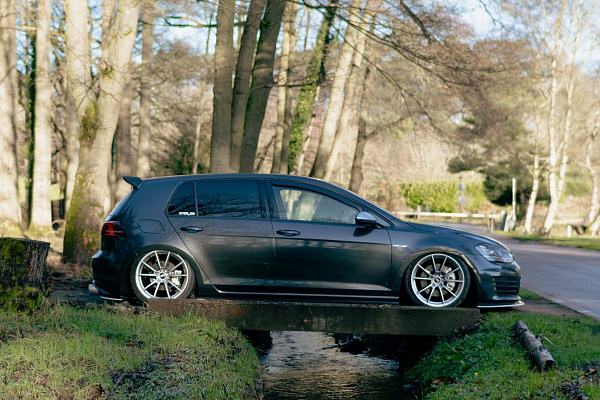 Фото дисков Bola B19 Сатиновый лак на Volkswagen Golf VII