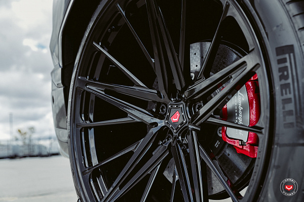 Фото дисков Vossen M-X6 Черный глянец на Lamborghini Urus