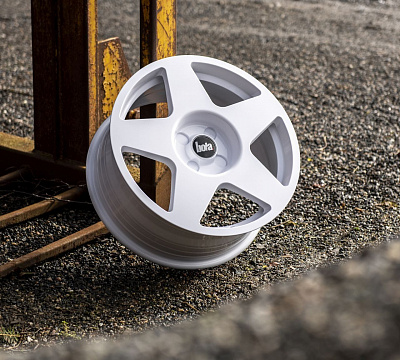 Bola B10