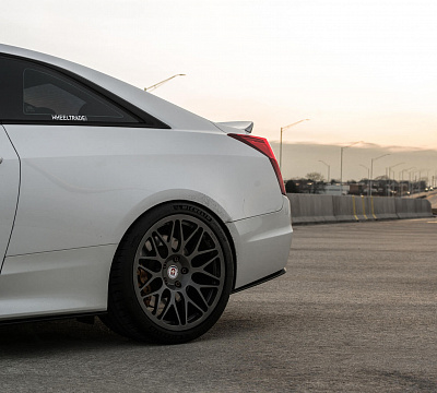 Фото дисков HRE 300M на Cadillac ATS