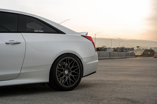 Фото дисков HRE 300M Сатиновый графит на Cadillac ATS