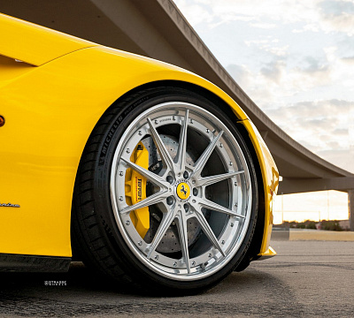 Фото дисков Strasse Wheels SV10 Deep Concave FS на Ferrari 812