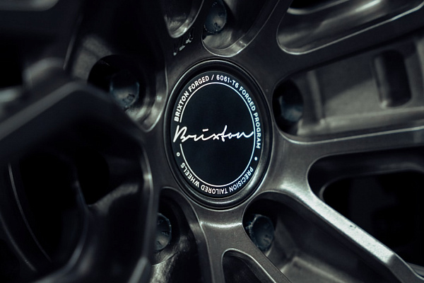 Фото дисков Brixton Forged VL4 Сатиновый темный лак на Audi Q8
