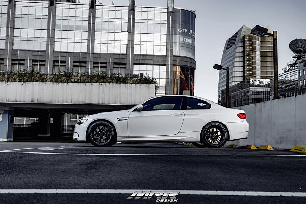 Фото дисков MRR NES SS-1.1 Черный глянец на BMW 3/M3 (E90)