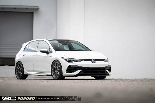 Фото дисков BC Forged KZ15 Глянцевый темный лак на Volkswagen Golf VIII