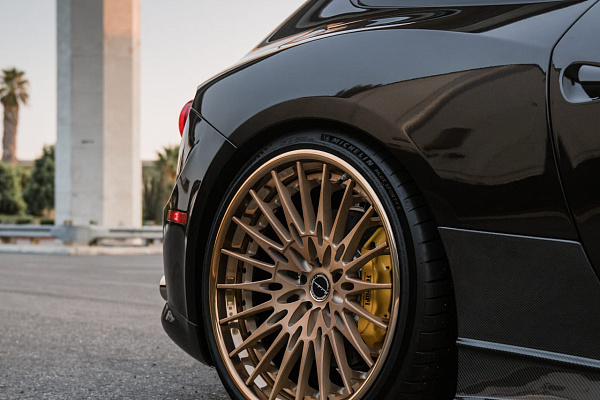 Фото дисков Brixton Forged HS1 Сатиновое темное золото на Ferrari FF