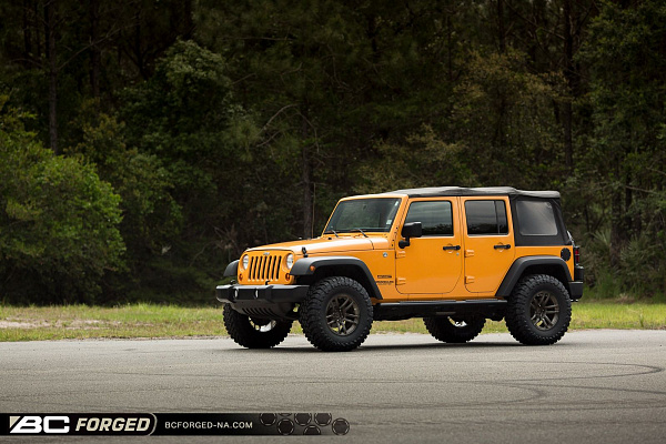 Фото дисков BC Forged RZ01 Глянцевый темный лак на Jeep Wrangler III (JK)