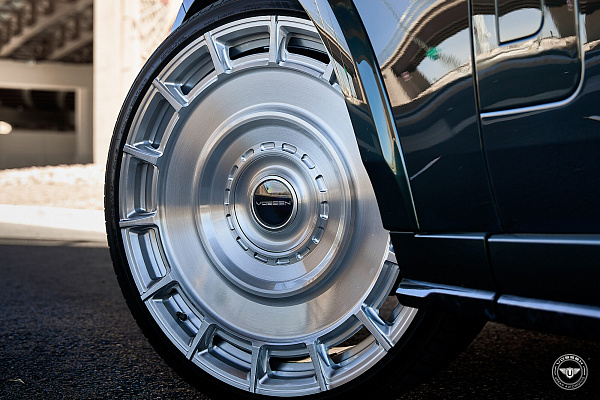 Фото дисков Vossen UV-7 Глянцевый лак на Land Rover Range Rover V