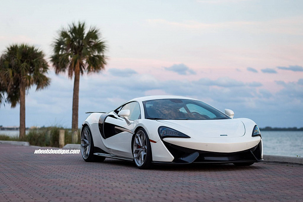 Фото дисков HRE P201 Серебро на McLaren 570S