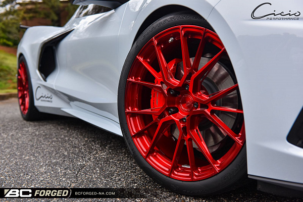 Фото дисков BC Forged EH184 Красный глянец на Chevrolet Corvette C8