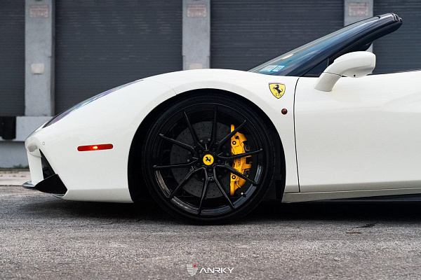 Фото дисков Anrky AN12 Черный глянец на Ferrari 488