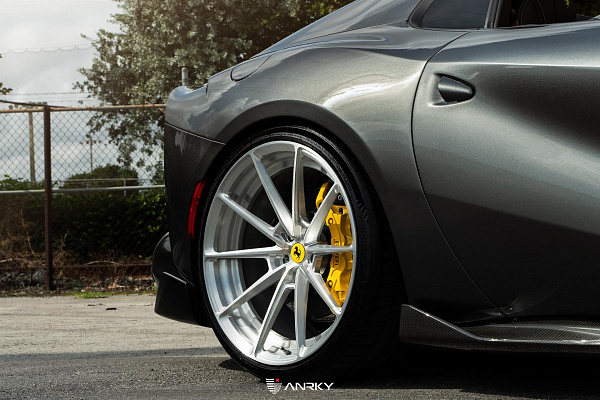 Фото дисков Anrky AN28 Глянцевый лак на Ferrari 812