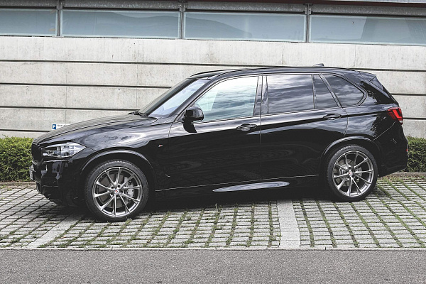 Фото дисков HRE P204 Глянцевый темный лак на BMW 5/M5 (F10)