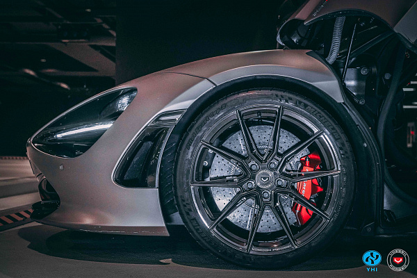 Фото дисков Vossen EVO-2R Черный глянец на McLaren 720S