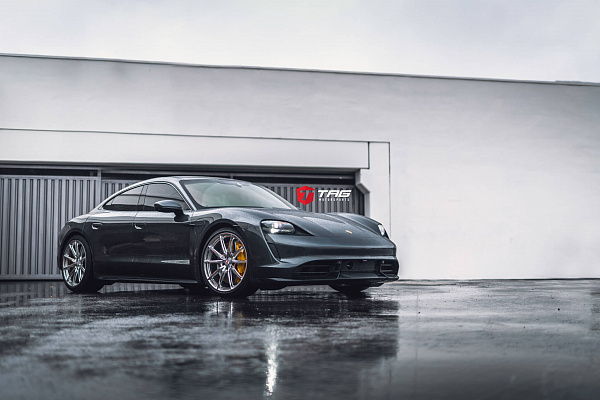 Фото дисков HRE P104SC Полированный лак на Porsche Taycan I