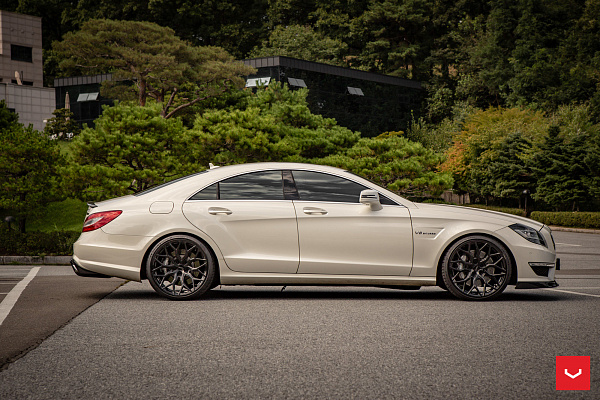Фото дисков Vossen HF-2 Черный глянец на Mercedes-Benz CLS (C218)