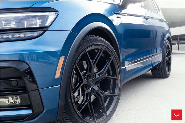 Фото дисков Vossen HF-5 Черный глянец на Volkswagen Tiguan II