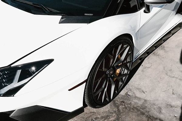 Фото дисков Brixton Forged PF10 Черный матовый на Lamborghini Aventador
