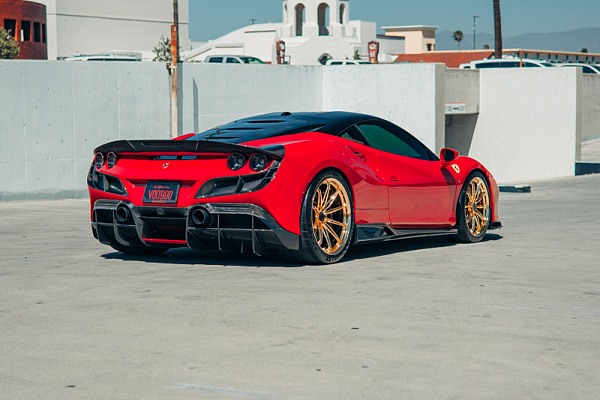Фото дисков Brixton Forged R11-RS Глянцевое золото на Ferrari F8