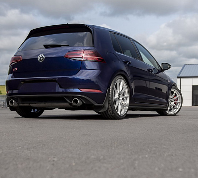 Фото дисков Bola FLB на Volkswagen Golf VII