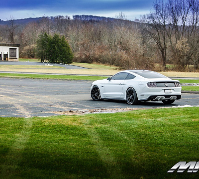 Фото дисков MRR M350 на Ford Mustang VI