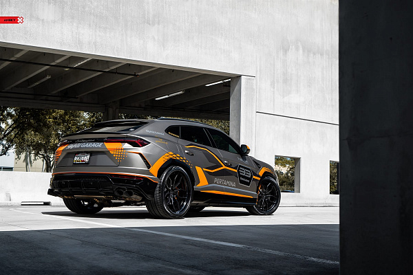 Фото дисков Anrky AN31 Черный глянец на Lamborghini Urus