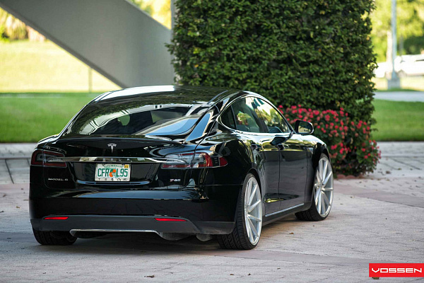 Фото дисков Vossen CVT Серебро на Tesla Model S