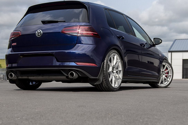 Фото дисков Bola FLB Сатиновый лак на Volkswagen Golf VII