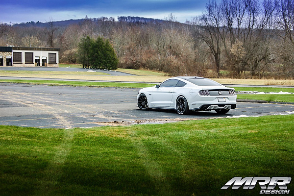 Фото дисков MRR M350 Черный глянец на Ford Mustang VI