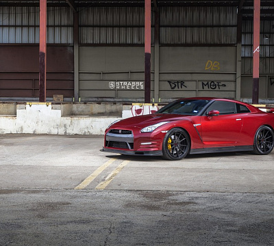 Фото дисков Strasse Wheels R10 Deep Concave на Nissan GT-R