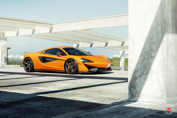 Фото дисков Vossen M-X5 Глянцевый темный лак на McLaren 570S