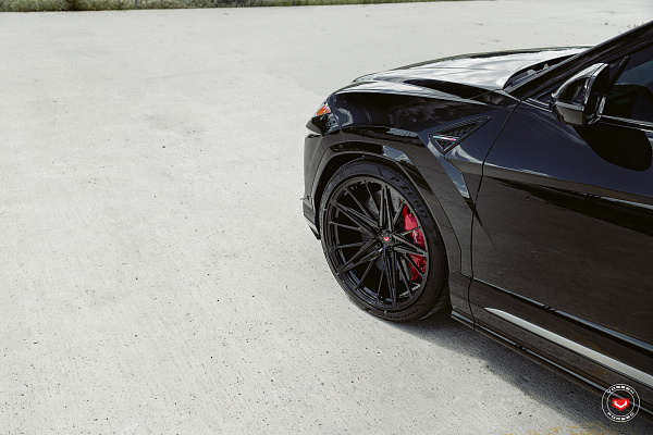 Фото дисков Vossen M-X6 Черный глянец на Lamborghini Urus