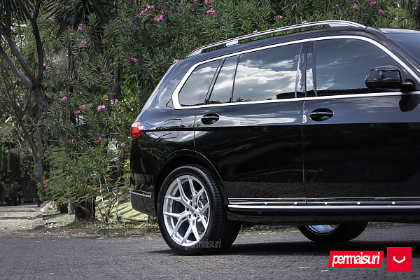 Фото дисков Vossen HF-5 Серебро на BMW X7 (G07)