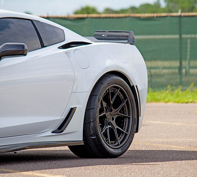 Фото дисков Strasse Wheels SM5R Deep Concave FS на Chevrolet Corvette C7