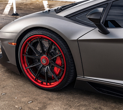 Фото дисков Strasse Wheels SV10-RS Performance на Lamborghini Aventador
