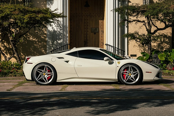 Фото дисков Anrky S1-X3 Глянцевый лак на Ferrari 488