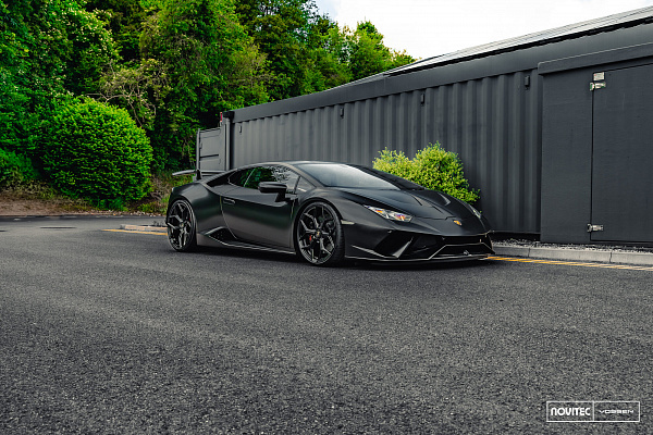 Фото дисков NOVITEC NL4 Черный глянец на Lamborghini Huracan