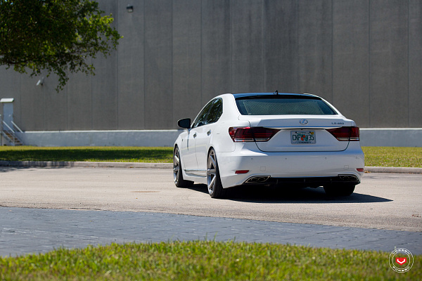 Фото дисков Vossen CG-207 Глянцевый лак на Lexus LS IV