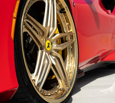 Фото дисков HRE S107SC на Ferrari F8