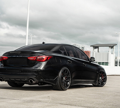 Фото дисков HRE FF10 на Infiniti Q50