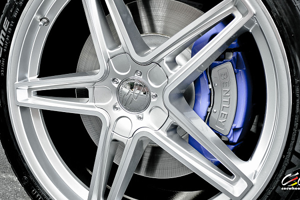 Фото дисков CEC C881 Глянцевый лак на Bentley Continental GT II