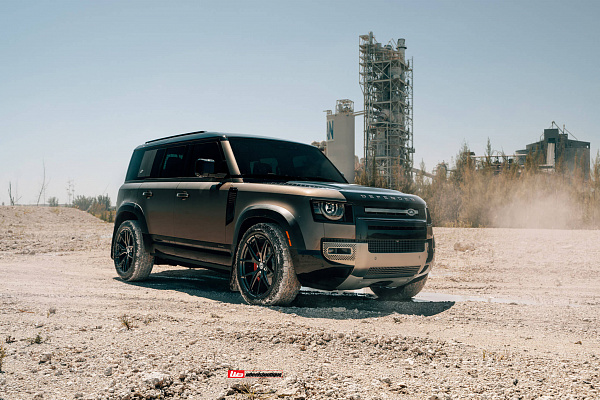 Фото дисков HRE P101 Черный глянец на Land Rover Defender II